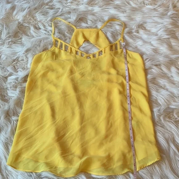 Naked Zebra Yellow Cut Out Sleeveless Blouse Size Small - Picture 7 of 7